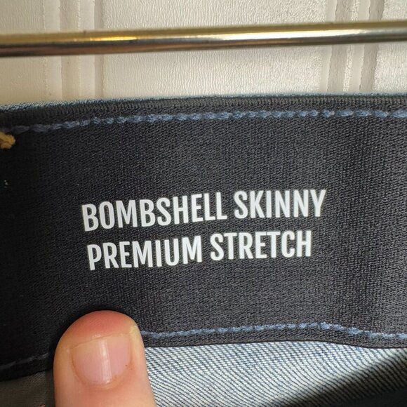 Torrid Bombshell Skinny Medium Wash Premium Denim Jeans Size 24T - Picture 9 of 9